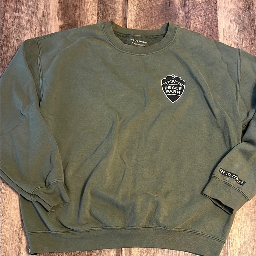 Woodward Peace Park Olive Crew Neck